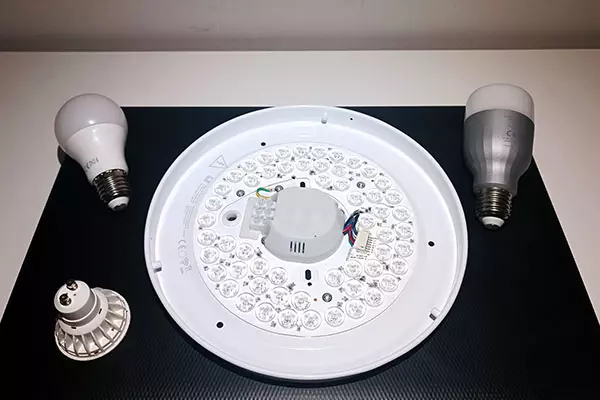Éclairage connecté : Plafonnier, Ampoules E27, GU10